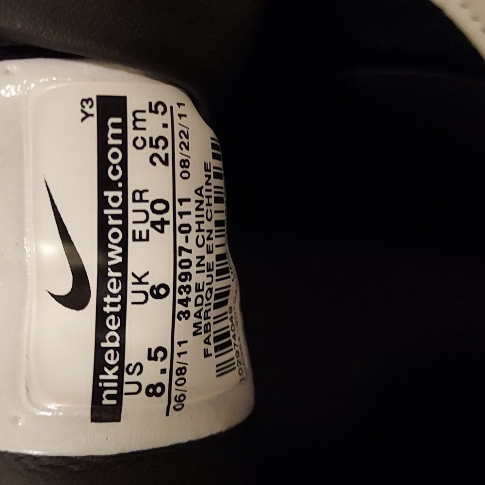 AUTHENTIC Nike sneakers